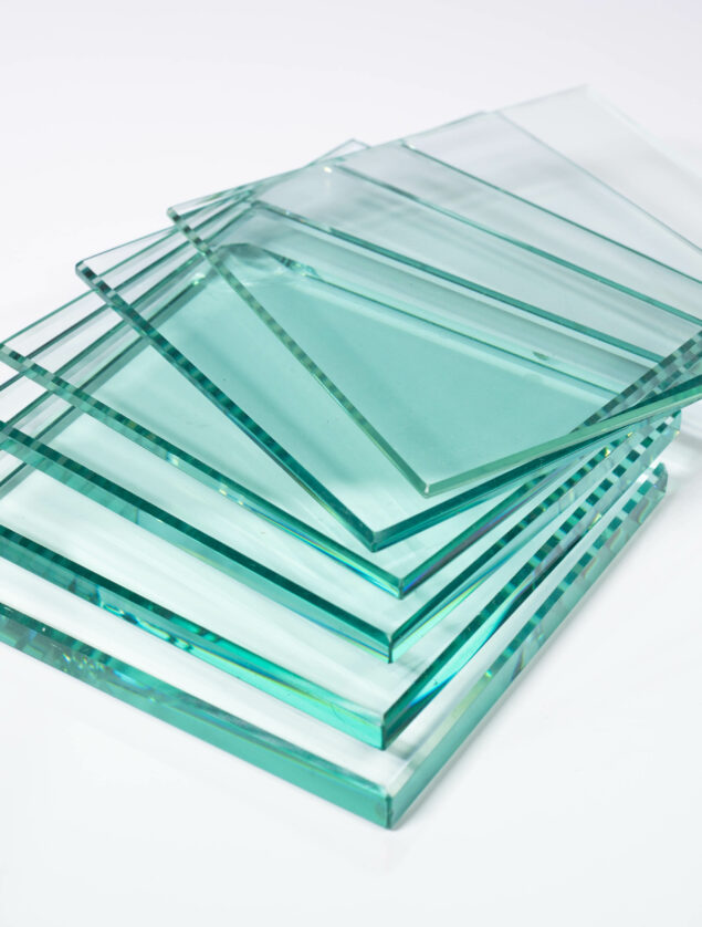 Firma Prolinea oferuje szeroki wybór szkieł i okuć do zabudów szklanych.